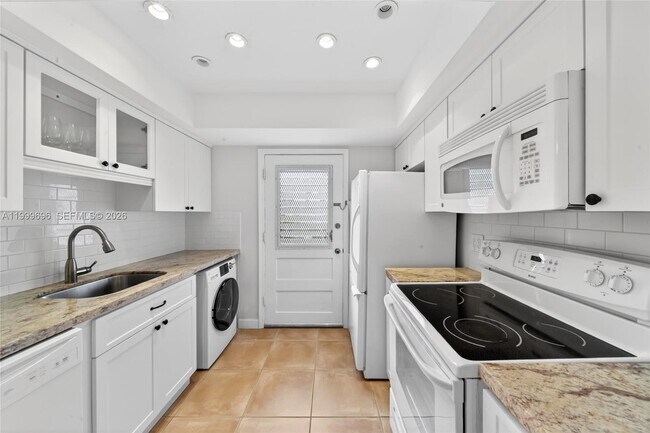 6815 Edgewater Dr Unit 108
