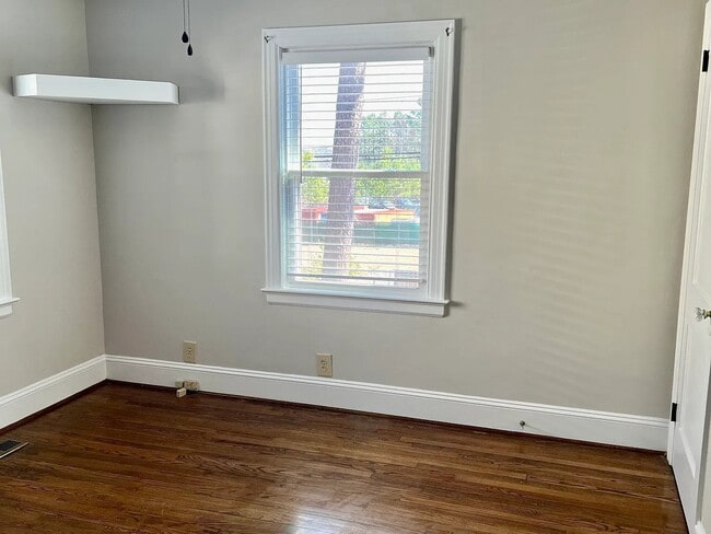 Photo - 435 Rollingwood Cir