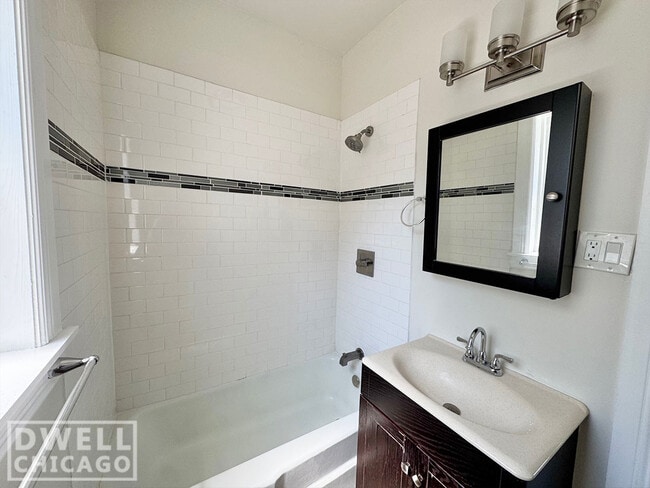 Photo - 727 W Roscoe St Unit 2N