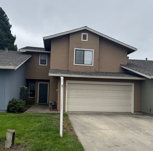 Building Photo - Welcome to your newly remodeled townhome!