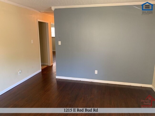 1215 E Red Bud Rd