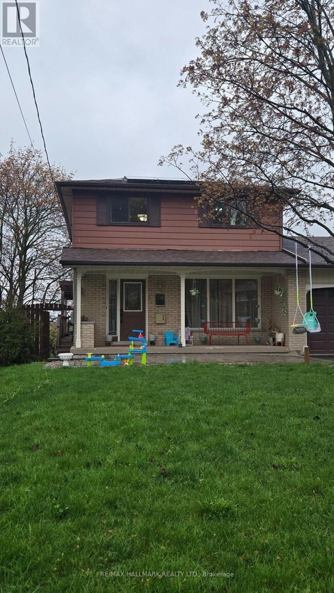 Photo - 106 Springdale Crescent