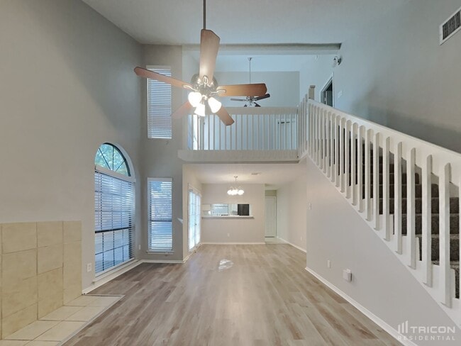Photo - 561 Oxbow St