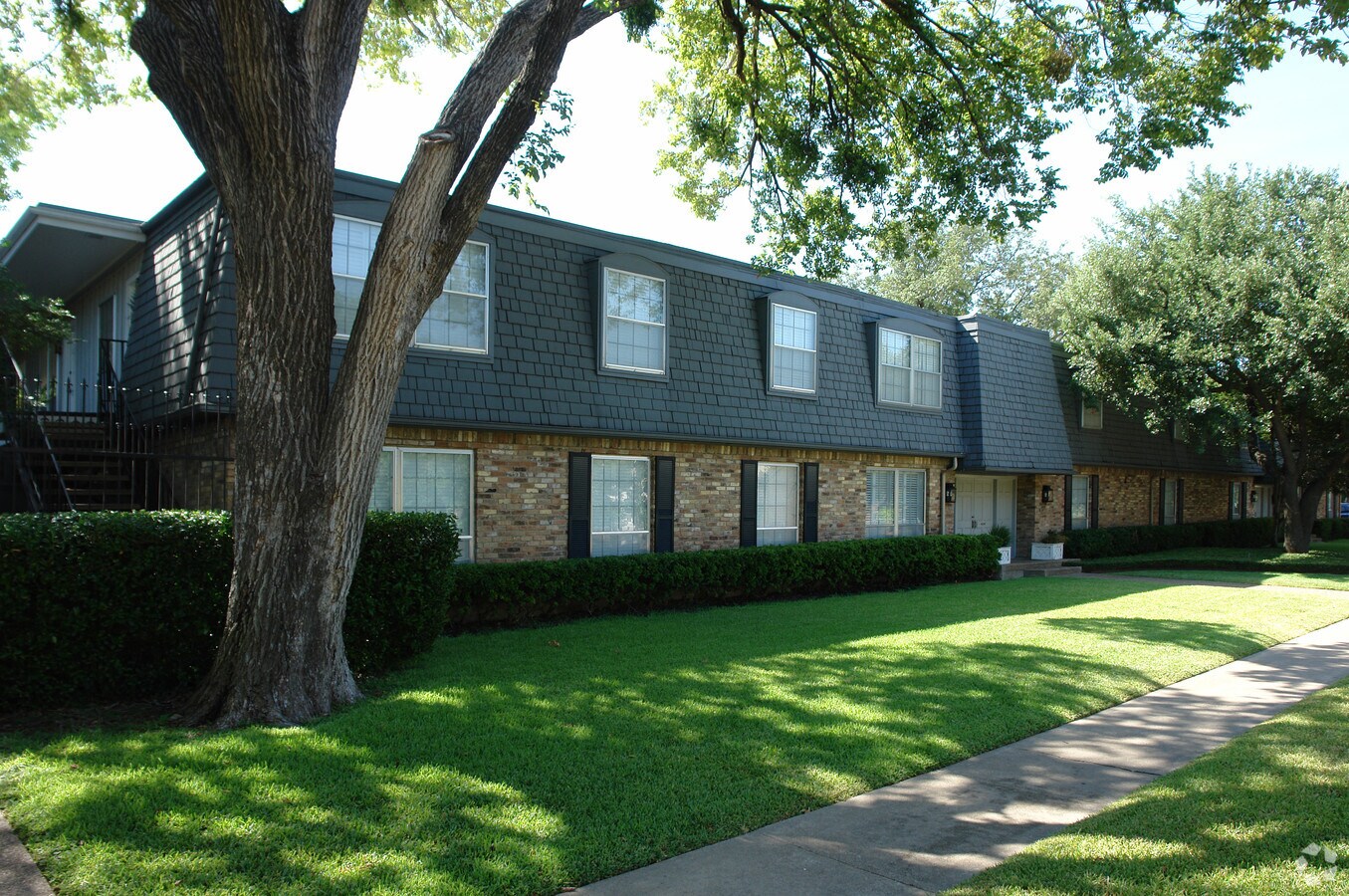 Photo - 4320-4330 Travis St