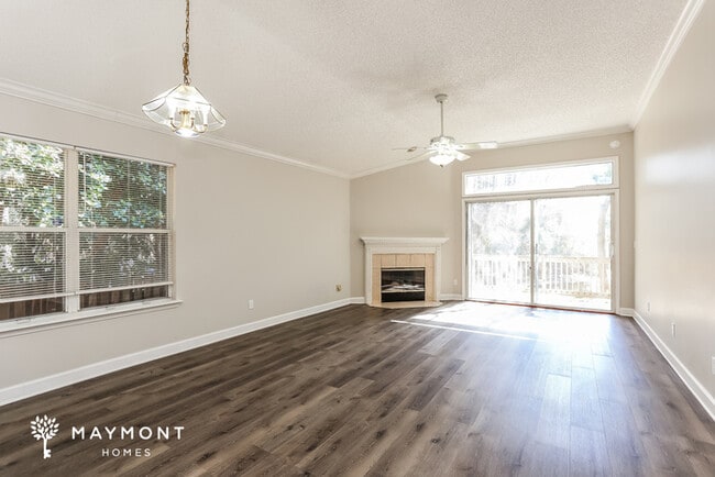 Photo - 884 Putters Green Way N