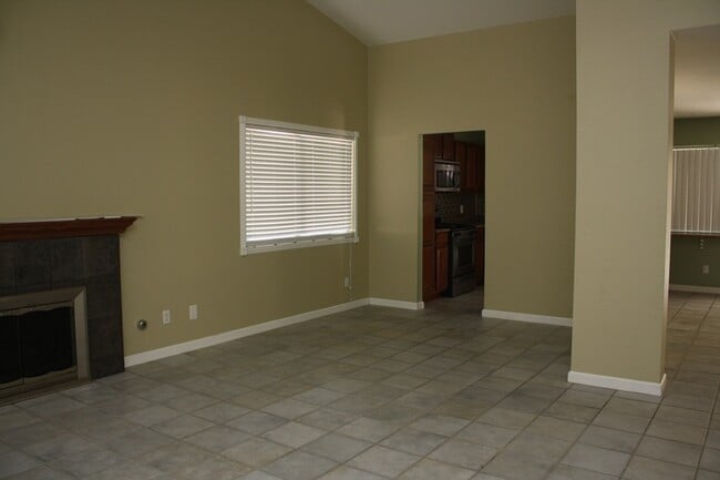 Photo - Fabulous 3 bedroom 2 bathroom Big Back Yard