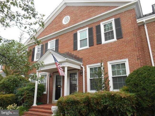 Charming Three-Level Fairlington Townhouse! - Charming Three-Level Fairlington Townhouse!