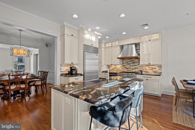 Photo - 128 Queen St