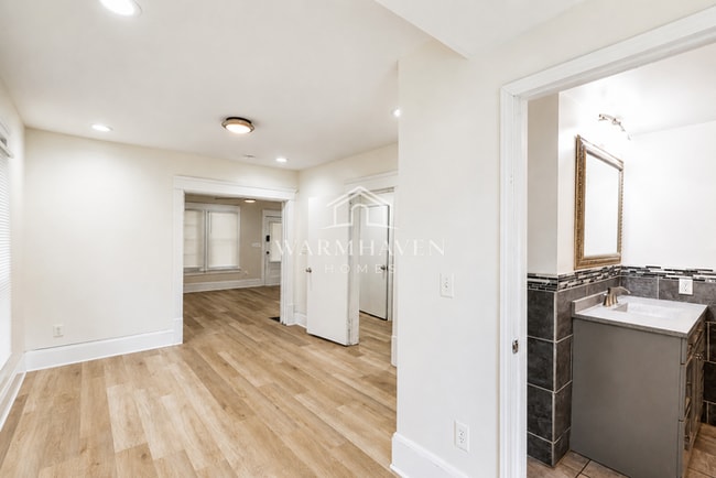 Photo - 557 W Hopocan Ave