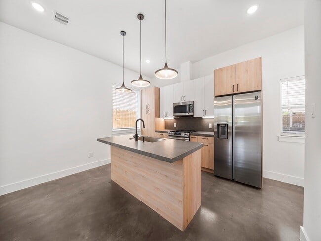 Photo - 7031 Avenue N