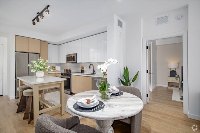 2BR, 2BA - 1088 SF - Dining Area