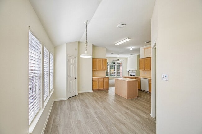 Photo - 16911 Bouldgreen