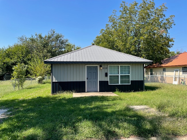 Photo - 1915 Park Ave