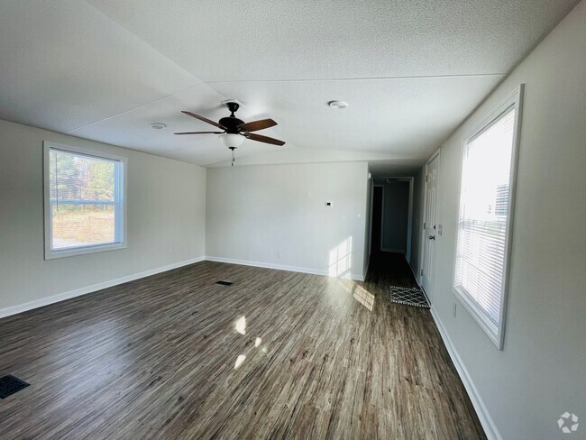 Building Photo - Completely remodeled 4 bedroom, 2 bath man... Rental