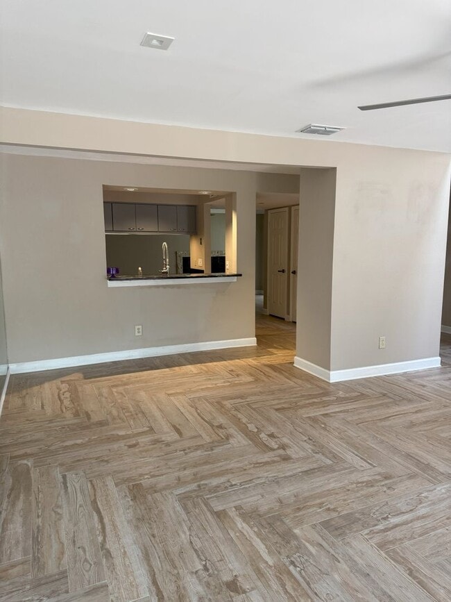 Photo - Beautifully updated 2 bedroom 2.5 bath townhome in highly desirable Lake Ivanhoe!