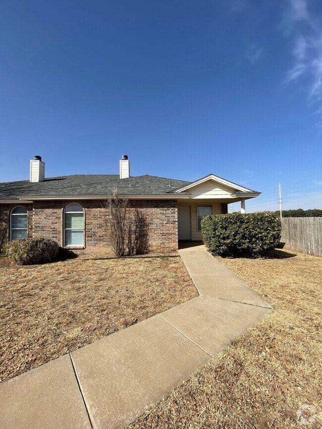 Building Photo - Duplex Located On Cul-De-Sac With A Basement! Rental