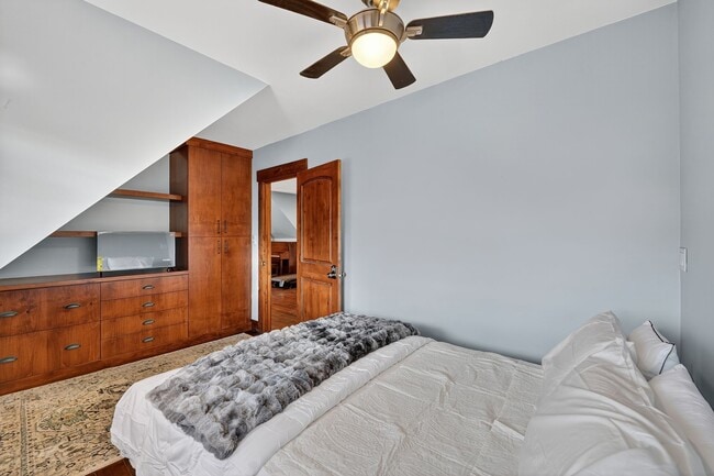 Photo - 7693 Whileaway Rd W