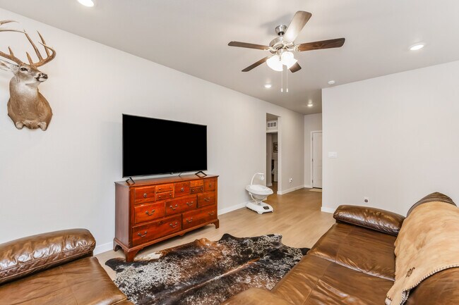 1905 Osbert Nelly Dr