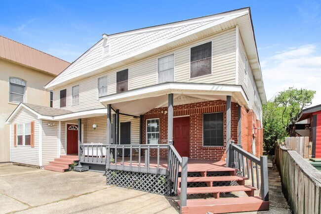 Photo - 3011 Main St