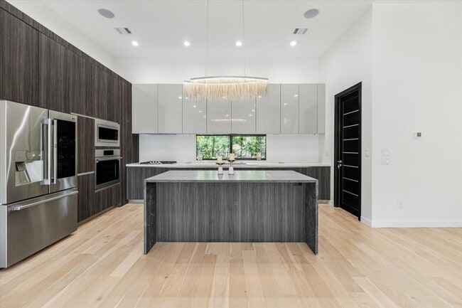 Photo - 713 Memorial Heights Dr