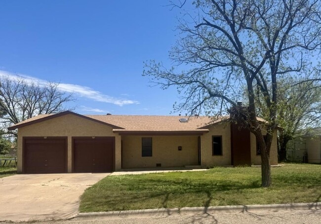 Building Photo - 610 N El Paso Ave Rental