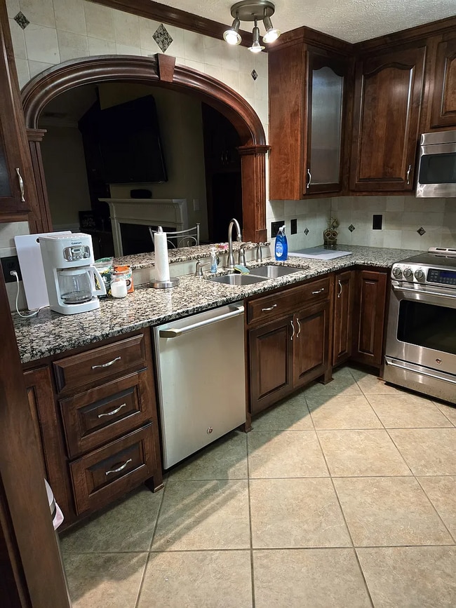 Kitchen - 322 Bubble Creek Ct Unit 9