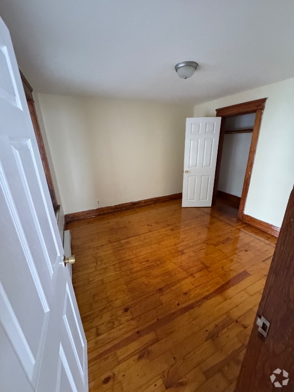 Building Photo - 87 Cross St Rental