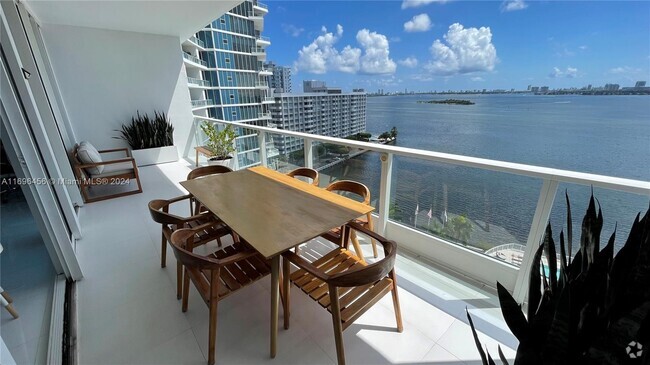 Building Photo - 2020 N Bayshore Dr Unit 1408 Rental