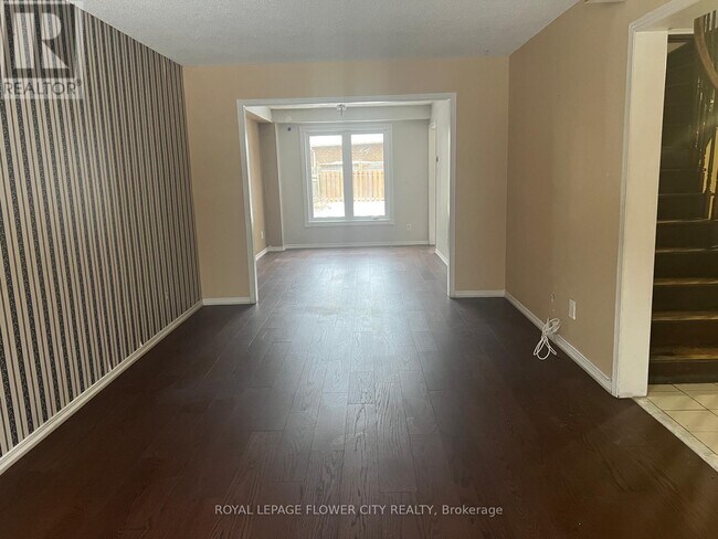 Photo - 5364 Champlain Trail