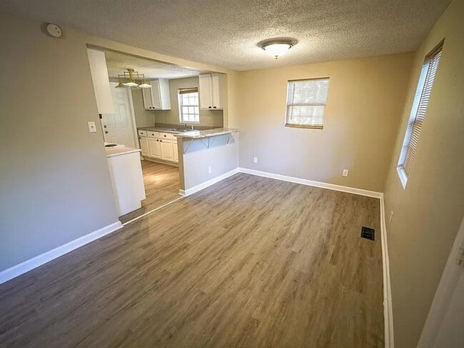 Photo - 4807 Center Dr