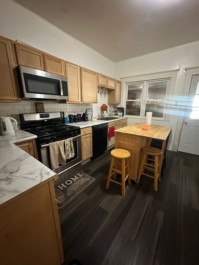 Photo - 330 W 4th St