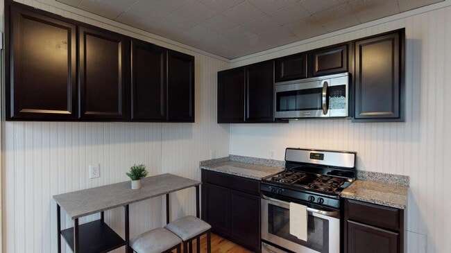 Building Photo - 2 Imrie Rd Unit 2