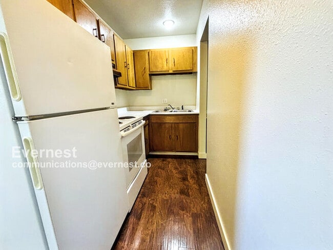 Building Photo - 1305 Burton Ct Unit Apartment 2