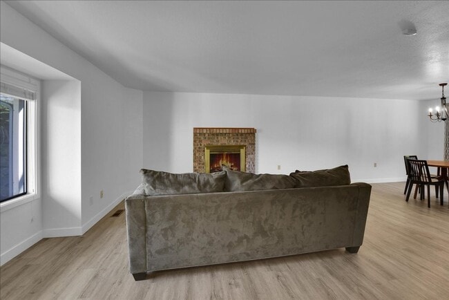 Photo - 5Bd/2.5Ba Everett Home