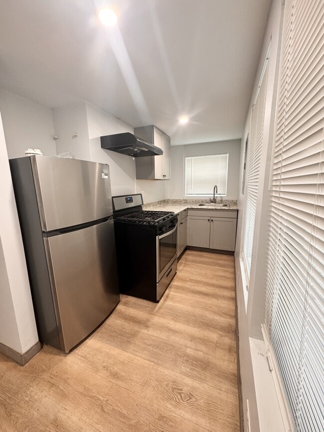 Photo - 135 E 17th St