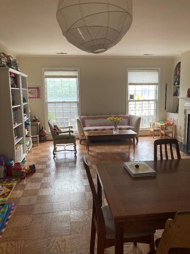 Photo - 1670 Beekman Pl NW