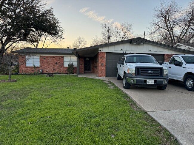 Photo - 2700 W Fuller Ave