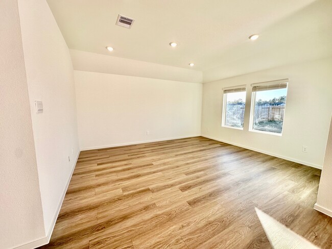 Photo - 27736 Woodglen Mews Wy