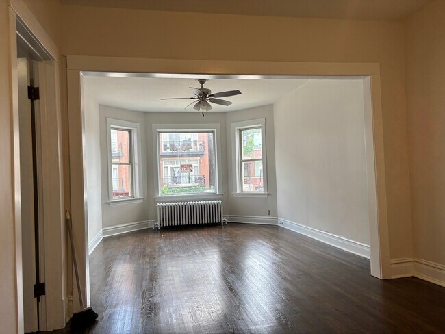 2737 W Belmont Ave
