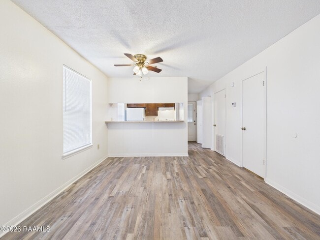 Photo - 114 Country Ln