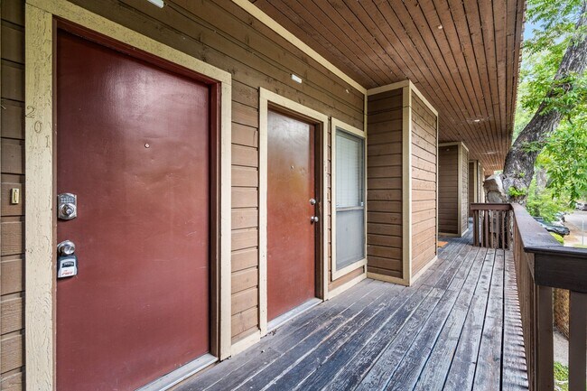 Photo - PARK PLACE - ACROSS FROM DKR STADIUM - 1BD / 1BA With Study - WOOD FLOORS - W/D - $1200