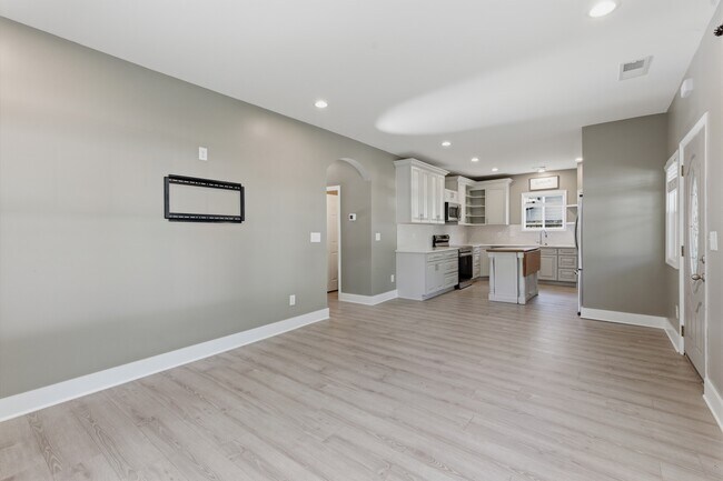 Photo - 204 Richardson Ave