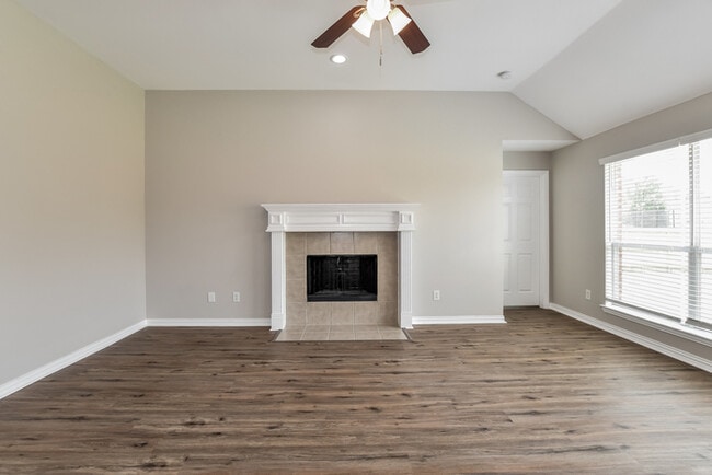 Photo - 610 Fox Glen Dr