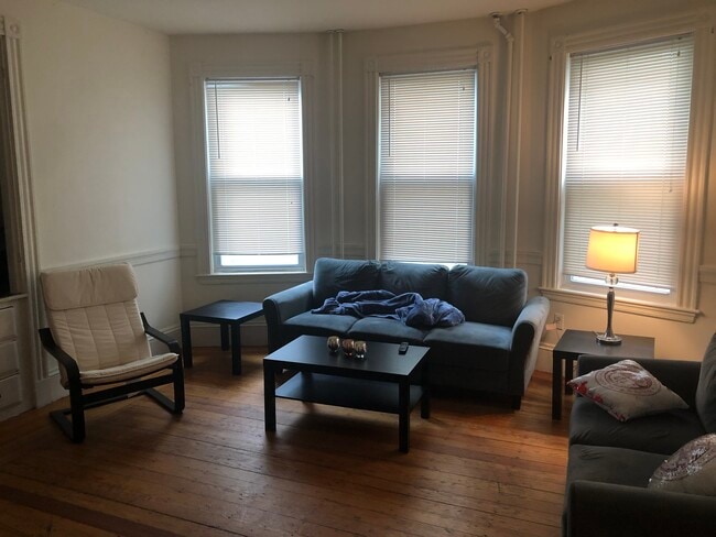 Building Photo - 121 Calumet St Unit 2