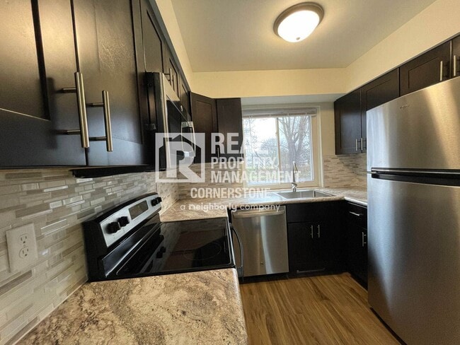 Building Photo - Modern Comfort Meets Peaceful Living Unit 5 Rental