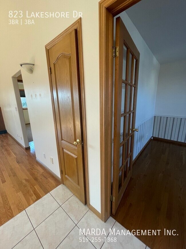 Photo - EXECUTIVE LAKEFRONT PROPERTY - 3 BED/3 BATH - PLUS HYDRO, WATER & GAS!