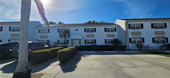 Building Photo - 1506 Edgewater Cir Unit 2