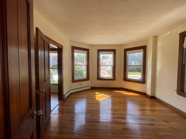 Building Photo - 48 Chester Ave Unit 1