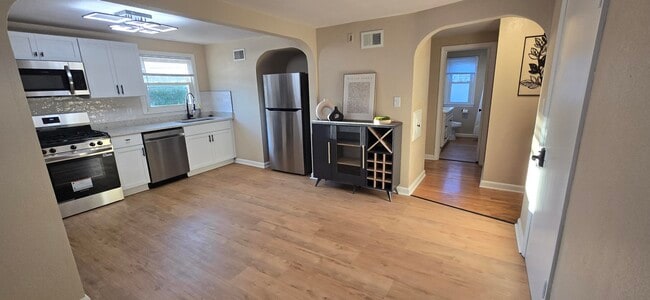 Photo - 1825 S 52nd St