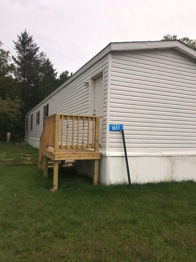Building Photo - 3 Bedrooms, 2 Bathrooms in Pequot Terrace Trailer Park, Pequot Lakes, MN Lot B27 Unit Lot B27
